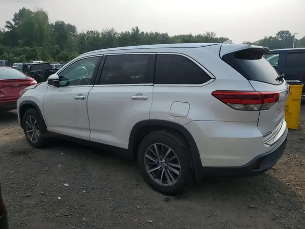 5TDJZRFHXKS590073 2019 TOYOTA HIGHLANDER - Image 2