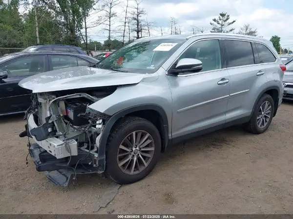 5TDJZRFHXKS593006 2019 TOYOTA HIGHLANDER - Image 2