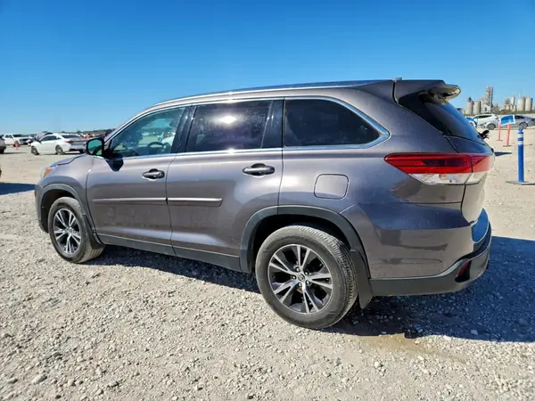 5TDJZRFHXKS593913 2019 TOYOTA HIGHLANDER - Image 2