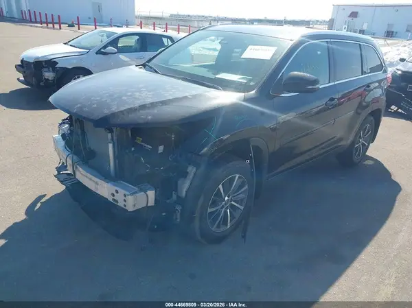 5TDJZRFHXKS594446 2019 TOYOTA HIGHLANDER - Image 2