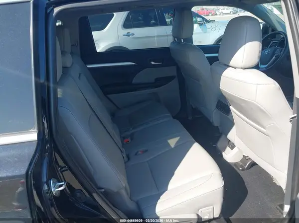 5TDJZRFHXKS594446 2019 TOYOTA HIGHLANDER - Image 8