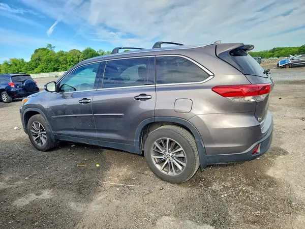 5TDJZRFHXKS597394 2019 TOYOTA HIGHLANDER - Image 2