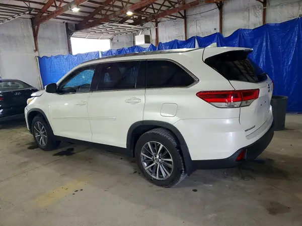 5TDJZRFHXKS600259 2019 TOYOTA HIGHLANDER - Image 2