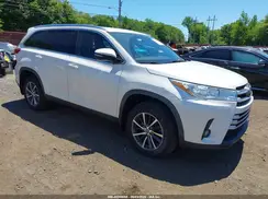 5TDJZRFHXKS601055 2019 TOYOTA HIGHLANDER