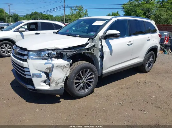 5TDJZRFHXKS601055 2019 TOYOTA HIGHLANDER - Image 2