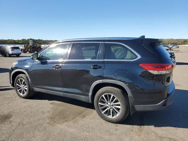 5TDJZRFHXKS601606 2019 TOYOTA HIGHLANDER - Image 2