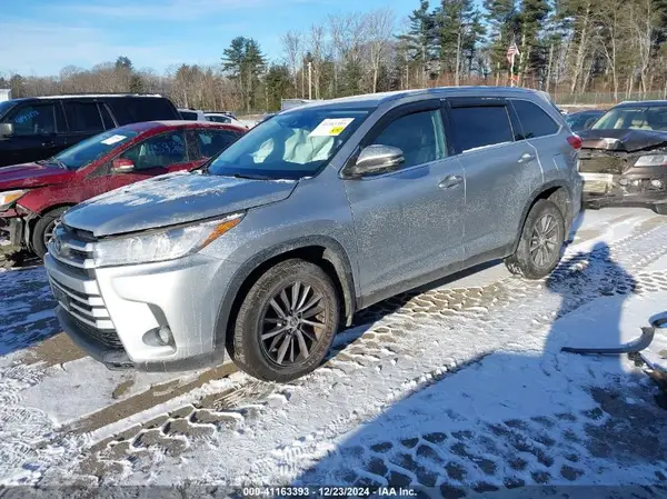 5TDJZRFHXKS602092 2019 TOYOTA HIGHLANDER - Image 2