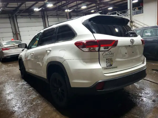 5TDJZRFHXKS603663 2019 TOYOTA HIGHLANDER - Image 2