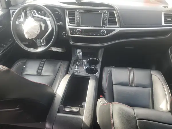 5TDJZRFHXKS603968 2019 TOYOTA HIGHLANDER - Image 8