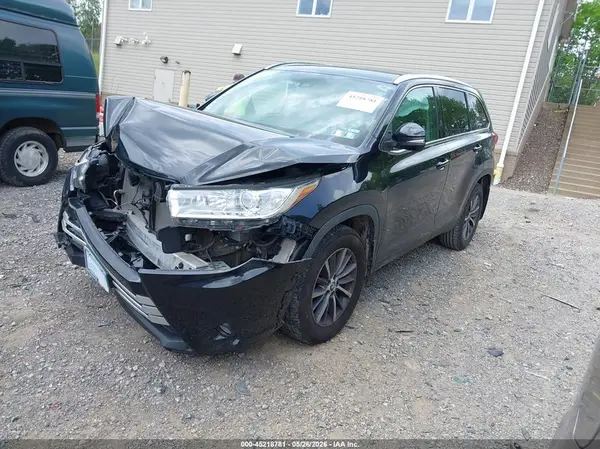 5TDJZRFHXKS606174 2019 TOYOTA HIGHLANDER - Image 2