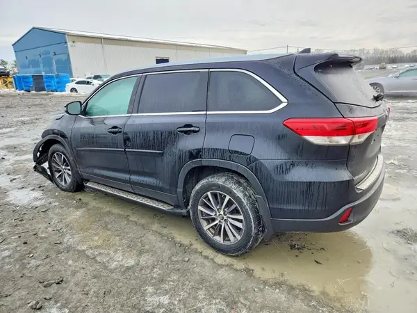 5TDJZRFHXKS607857 2019 TOYOTA HIGHLANDER - Image 2