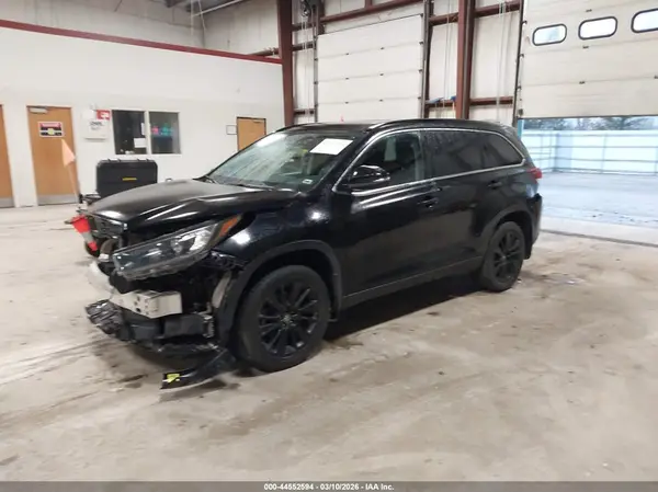 5TDJZRFHXKS609849 2019 TOYOTA HIGHLANDER - Image 2