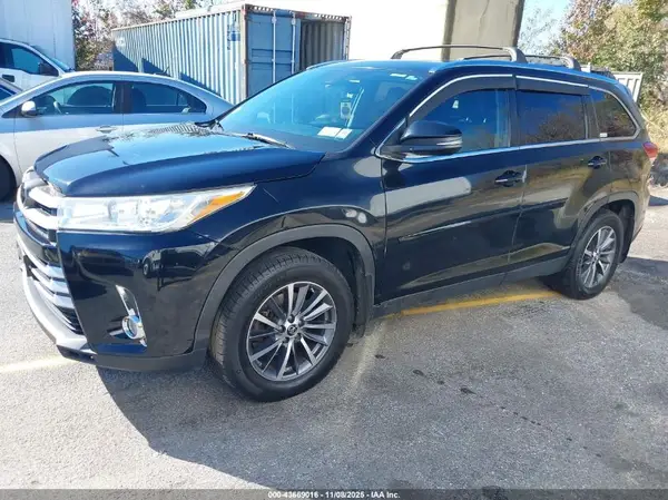 5TDJZRFHXKS610550 2019 TOYOTA HIGHLANDER - Image 2