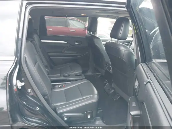 5TDJZRFHXKS612864 2019 TOYOTA HIGHLANDER - Image 8