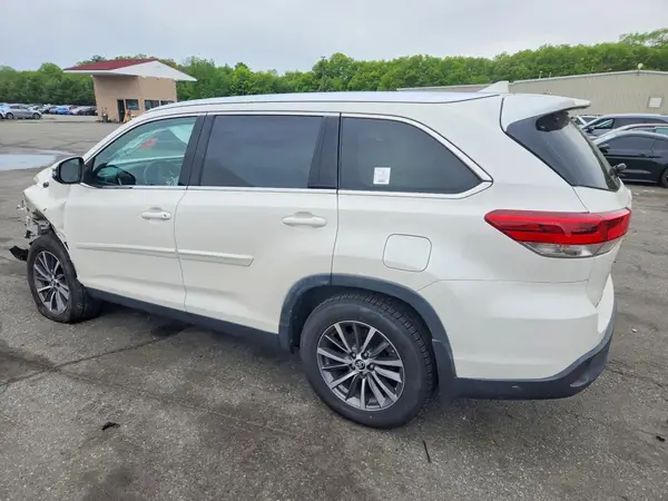 5TDJZRFHXKS614548 2019 TOYOTA HIGHLANDER - Image 2