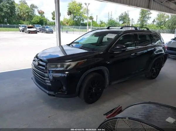 5TDJZRFHXKS615019 2019 TOYOTA HIGHLANDER - Image 2