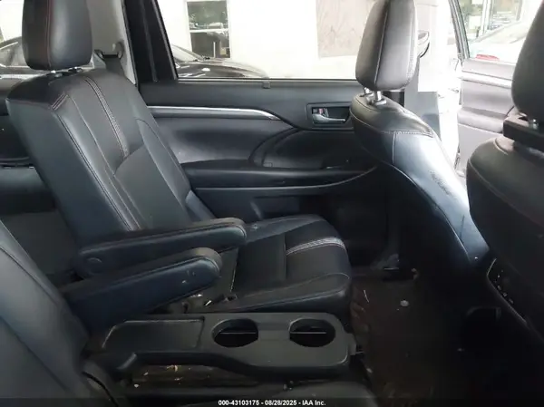 5TDJZRFHXKS615019 2019 TOYOTA HIGHLANDER - Image 8