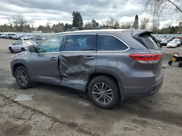 5TDJZRFHXKS615571 2019 TOYOTA HIGHLANDER - Image 2