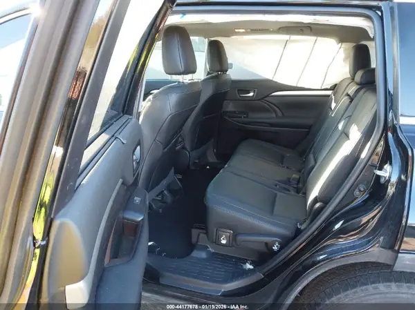 5TDJZRFHXKS617837 2019 TOYOTA HIGHLANDER - Image 8