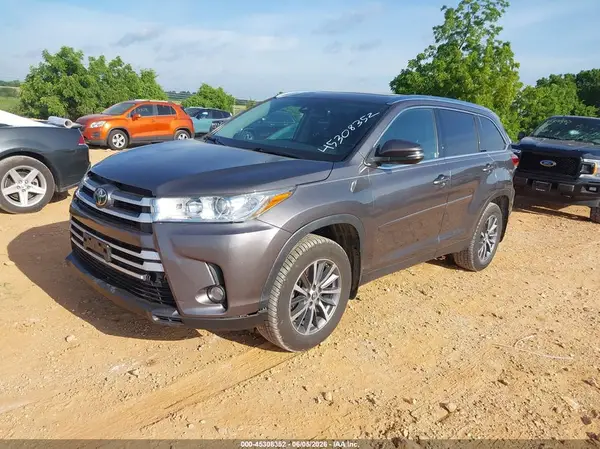 5TDJZRFHXKS620625 2019 TOYOTA HIGHLANDER - Image 2