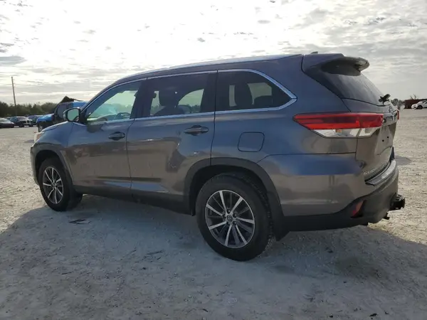5TDJZRFHXKS621841 2019 TOYOTA HIGHLANDER - Image 2
