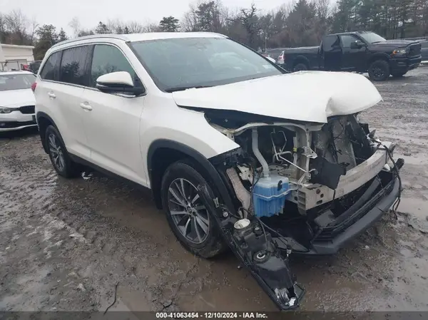 5TDJZRFHXKS622987 2019 TOYOTA HIGHLANDER - Image 1