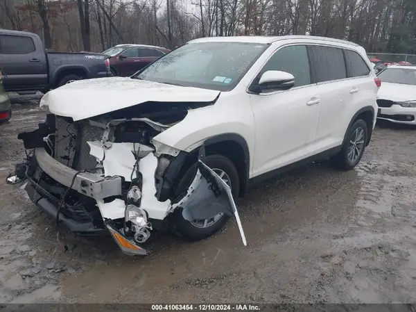 5TDJZRFHXKS622987 2019 TOYOTA HIGHLANDER - Image 2