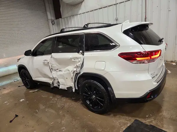 5TDJZRFHXKS623069 2019 TOYOTA HIGHLANDER - Image 2
