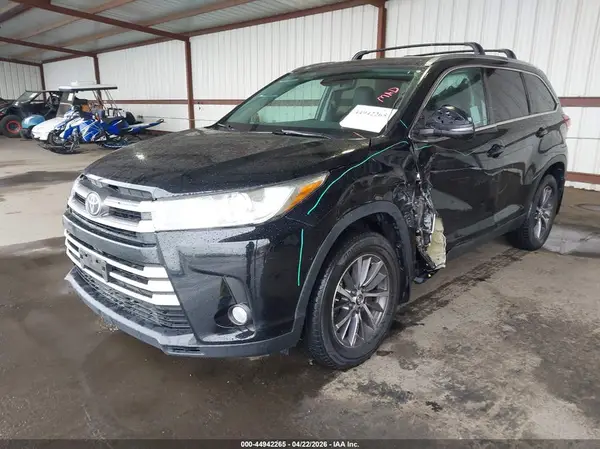 5TDJZRFHXKS623962 2019 TOYOTA HIGHLANDER - Image 2