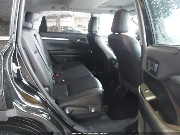 5TDJZRFHXKS623962 2019 TOYOTA HIGHLANDER - Image 8
