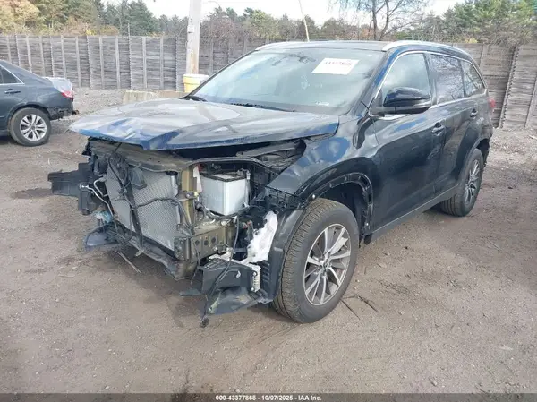 5TDJZRFHXKS628126 2019 TOYOTA HIGHLANDER - Image 2