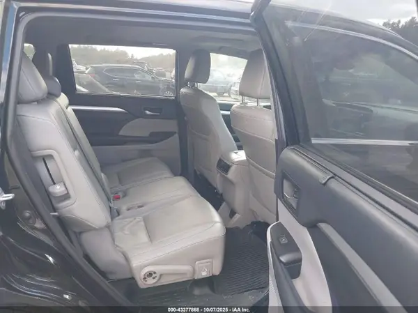 5TDJZRFHXKS628126 2019 TOYOTA HIGHLANDER - Image 8