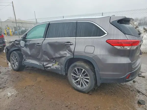 5TDJZRFHXKS706808 2019 TOYOTA HIGHLANDER - Image 2