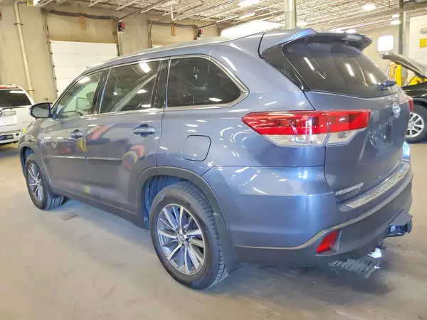 5TDJZRFHXKS708977 2019 TOYOTA HIGHLANDER - Image 2