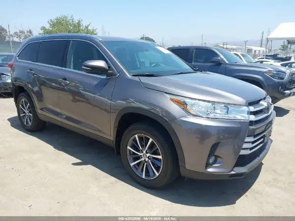 5TDJZRFHXKS712771 2019 TOYOTA HIGHLANDER - Image 1