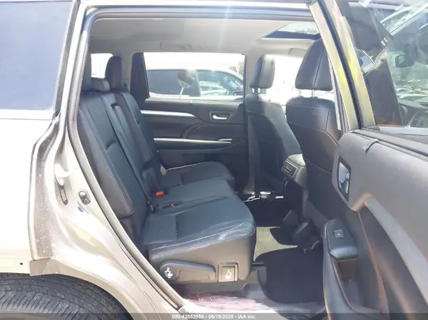 5TDJZRFHXKS712771 2019 TOYOTA HIGHLANDER - Image 8