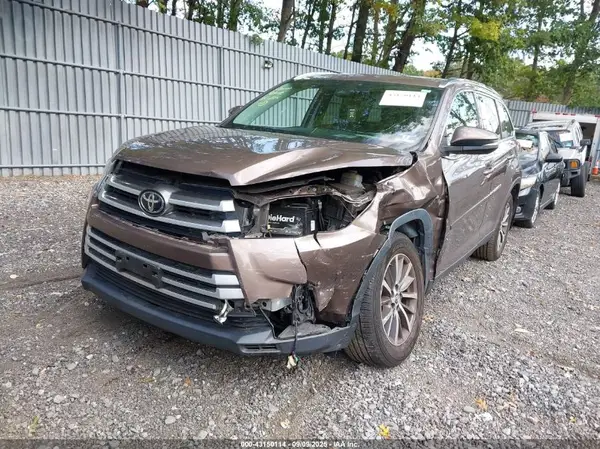 5TDJZRFHXKS715332 2019 TOYOTA HIGHLANDER - Image 2