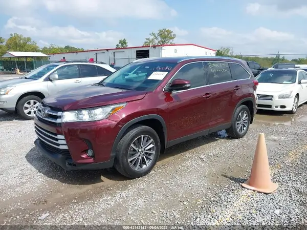 5TDJZRFHXKS717758 2019 TOYOTA HIGHLANDER - Image 2