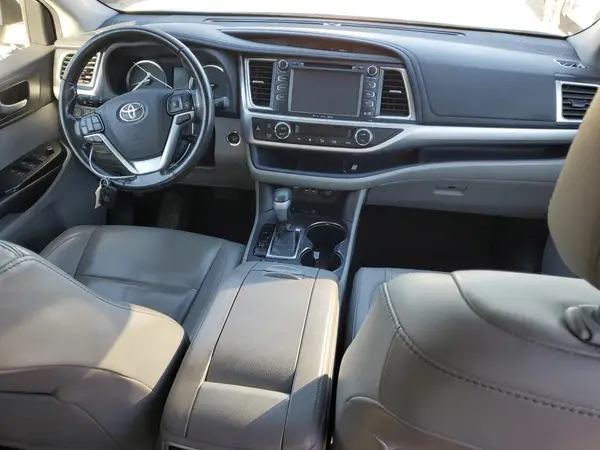 5TDJZRFHXKS723639 2019 TOYOTA HIGHLANDER - Image 8