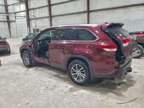 5TDJZRFHXKS725729 2019 TOYOTA HIGHLANDER - Image 2