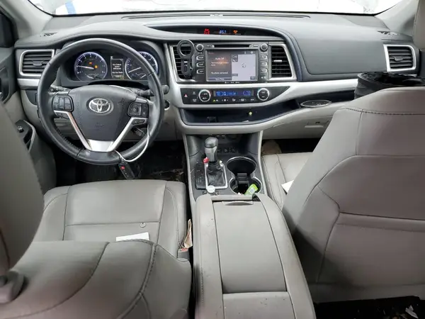 5TDJZRFHXKS737752 2019 TOYOTA HIGHLANDER - Image 8