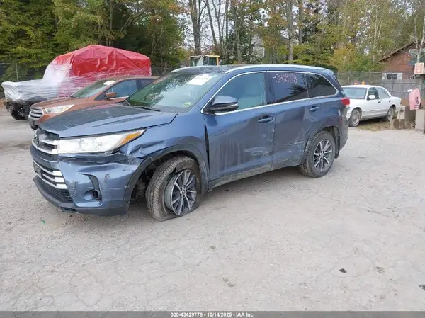 5TDJZRFHXKS739145 2019 TOYOTA HIGHLANDER - Image 2