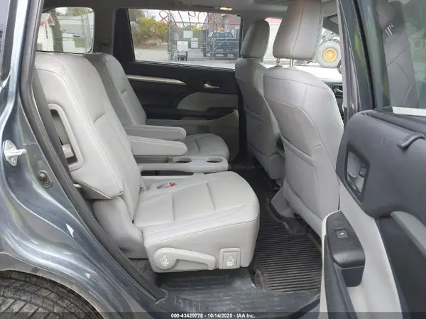 5TDJZRFHXKS739145 2019 TOYOTA HIGHLANDER - Image 8