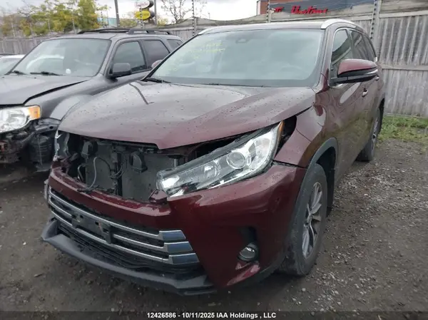 5TDJZRFHXKS742742 2019 TOYOTA HIGHLANDER - Image 2