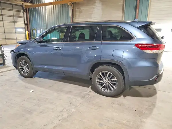 5TDJZRFHXKS745091 2019 TOYOTA HIGHLANDER - Image 2
