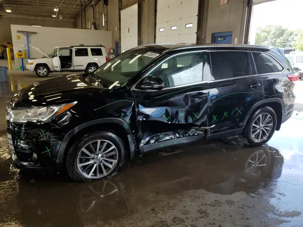 5TDJZRFHXKS922822 2019 TOYOTA HIGHLANDER - Image 1