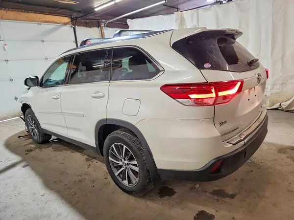 5TDJZRFHXKS926580 2019 TOYOTA HIGHLANDER - Image 2