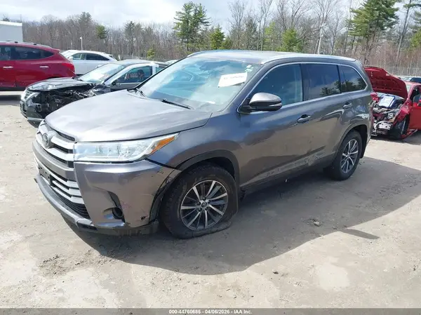 5TDJZRFHXKS926966 2019 TOYOTA HIGHLANDER - Image 2