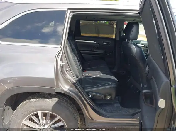 5TDJZRFHXKS926966 2019 TOYOTA HIGHLANDER - Image 8