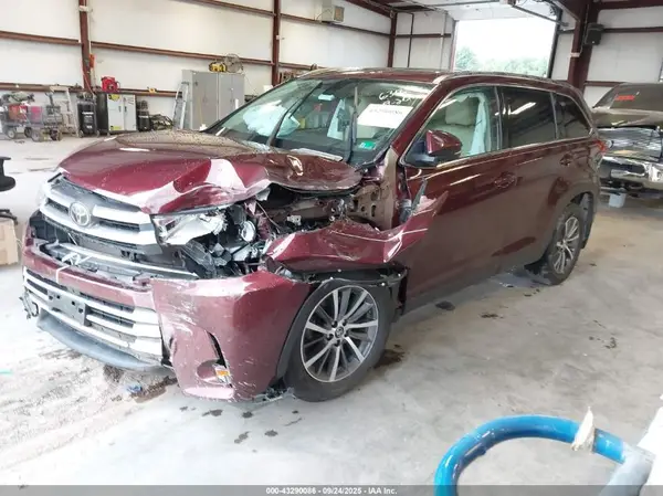 5TDJZRFHXKS936316 2019 TOYOTA HIGHLANDER - Image 2
